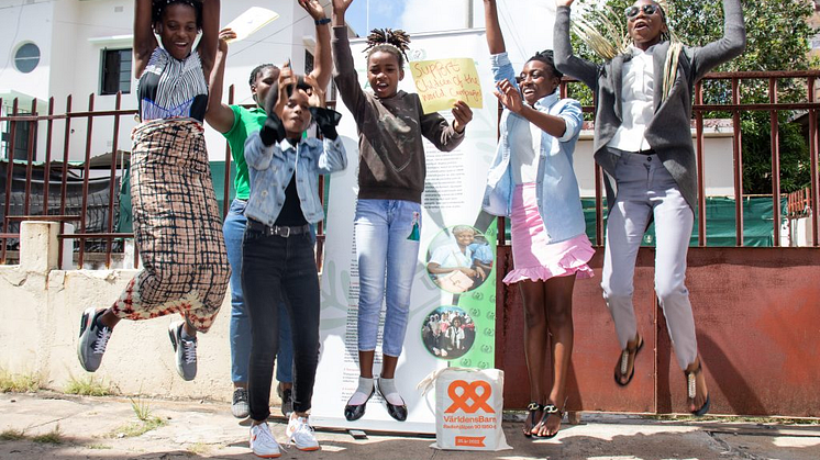 På bilden, medlemmar av “Capable Girl’s Club” UNDE : Nasmine Alzira Bacar, Yasmine Angelina Bacar, Madalena Arone Sidumo, Olinda Lucrécia, Maura Horácio, Filomena Carolina Machava Foto: Anna Nordstrand