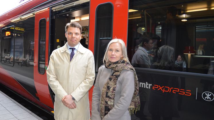 Infrastrukturministern åker MTR Express