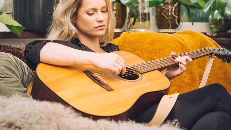 Harriet har redan blivit jämförd med storheter som Joni Mitchel, Joan Baez och Kate Bush. Nästa år släpper magiska Harriet ny musik