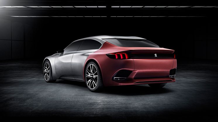 Peugeot Exalt konceptbil bak_sharkskin