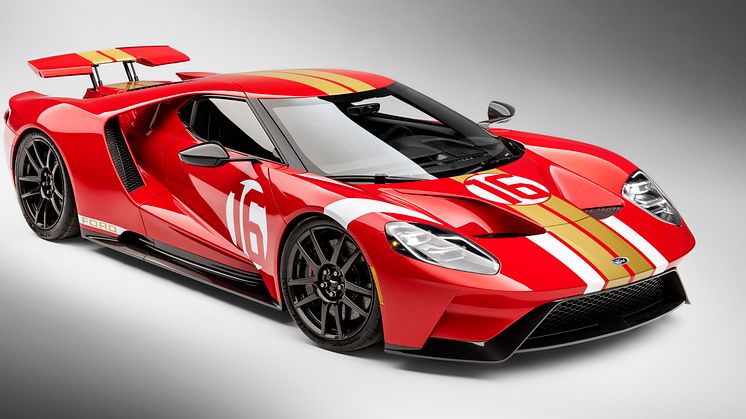 •	A 2022-es Ford GT Alan Mann Heritage Edition az Alan Mann Racing 1966-os, könnyű építésű Ford GT kísérleti versenyautói előtt tiszteleg