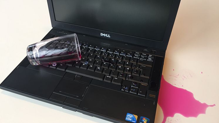 Kaffe og saft i tastaturet er en klassiker når det gjelder uhell hjemmet.