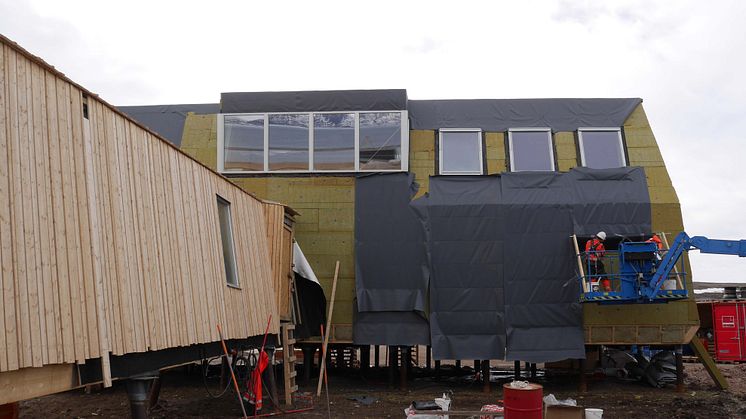 ROCKWOOL isolasjon løser de arktiske utfordringene på unikt byggeprosjekt ved 79 grader nord!