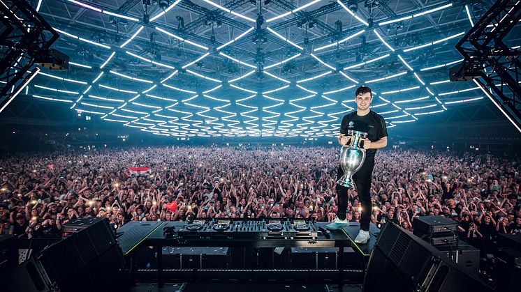 Martin Garrix producerar och framför den officiella låten till UEFA EURO 2020
