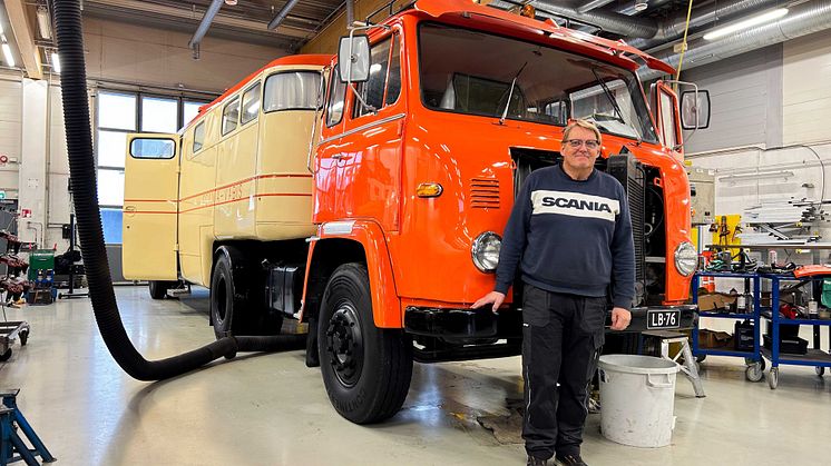 Jukka Åbergin työuran alkuaikoina huollettiin ja korjattiin vastaavia 1966 vuosimallin Scanioita. 