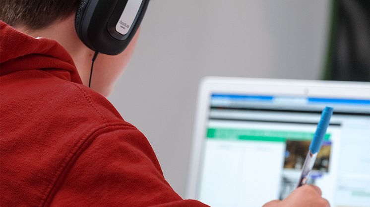 Teaching secondary school children to code