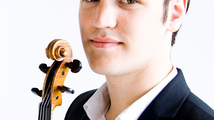 Ung violinist med antik violin får Anders Walls Giresta-stipendium