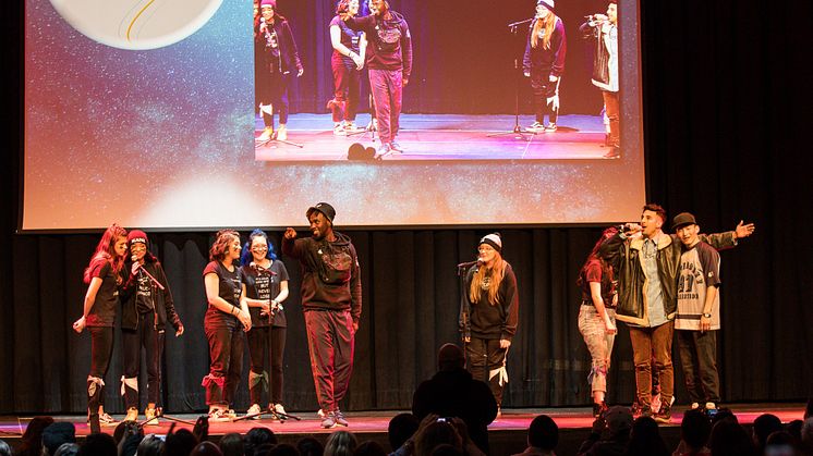 5 Jahre DEIN MÜNCHEN, Tanz- und Singperformance der Teilnehmer des Bildungsprogramms NO LIMITS