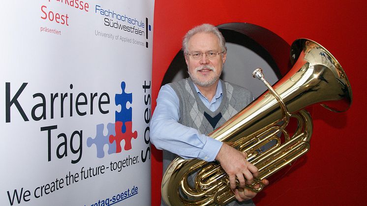 Prof. Dr.-Ing. Reinhard Spörer mit Tuba