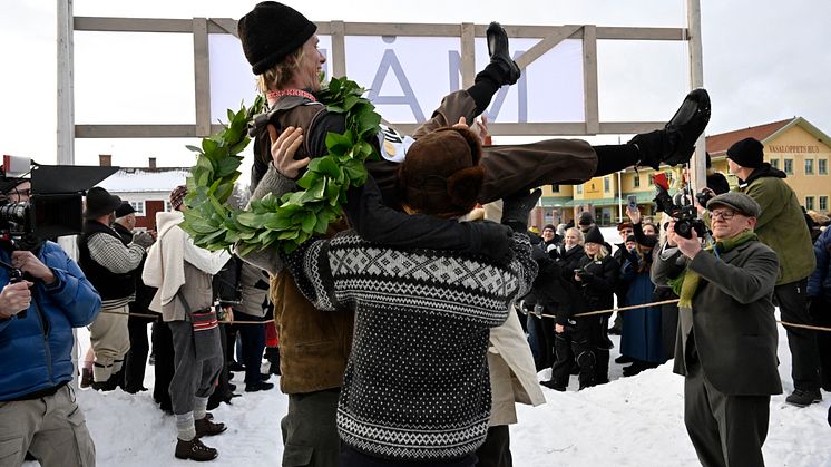 Jubileumsvasan Erik Wickström hissas efter målgång