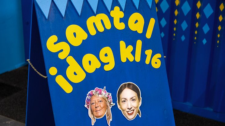 Gatupratare Cecilia Düringer och Ingrid Wall