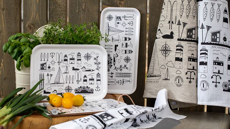 Svensktillverkade produkter i mönstret Roslagens famn från Tullportsgatan 1 - Roslagen. Design Anneli Asplund.