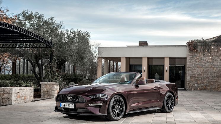 Mustang_Royal_Crimson_001
