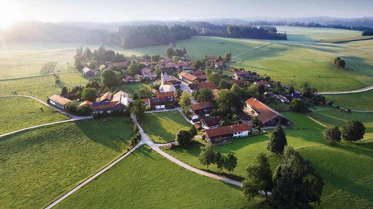 Innovationen vom Land für das Land: Zum zweiten Mal können sich ab sofort Projekte und Innovationen aus ganz Deutschland beim Wettbewerb „Digitale Orte im Land der Ideen” bewerben. (DG)