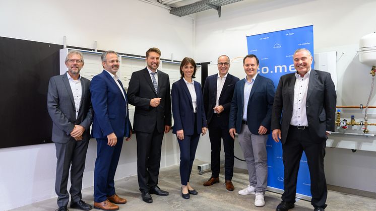 Beim Startschuss für das Innovationsprojekt: Franz-Josef Johann (Stadtwerke Saarbrücken), Frank Ackermann (Stadtwerke Saarbrücken Netz), Uwe Conradt (Oberbürgermeister Saarbrücken), Jeanne Forget, Johannes Hauck, Dr. Torsten Hager von der Hager Group