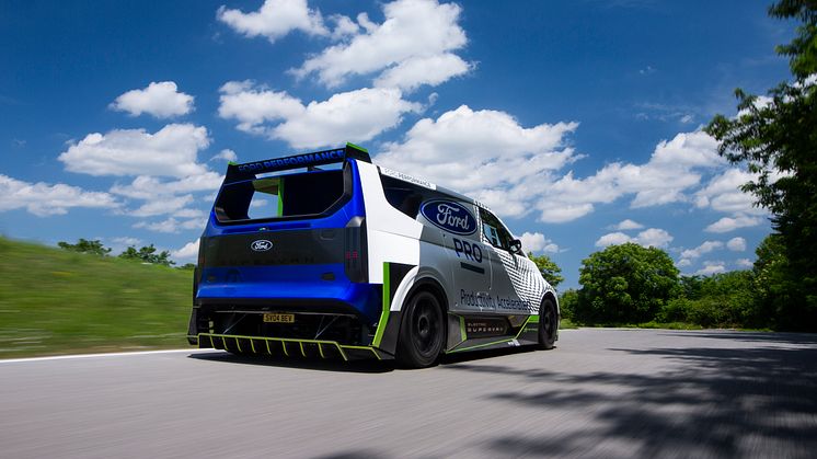 Ford Pro Electric SuperVan 2022 (6)