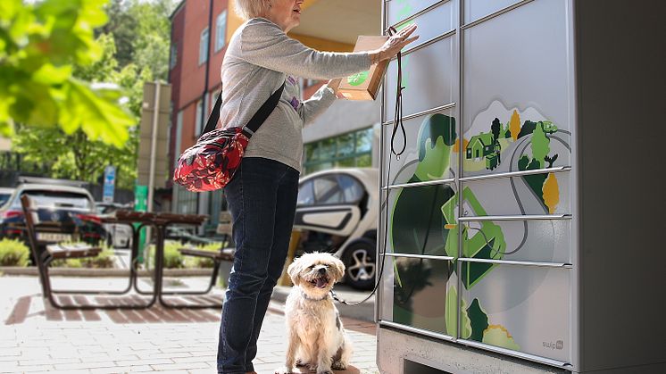 Eftersom boxarna kommer stå utomhus kan du passa på att hämta paket när du gör annat - rastar hunden, till exempel. Foto: Viktor Ginner