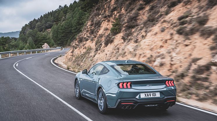 2024_FORD_MUSTANG_COUPE_03
