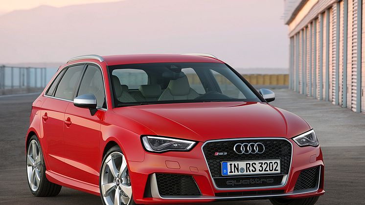 Audi RS 3 Sportback front right side