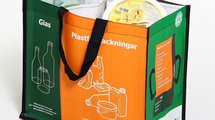 Källsortering, stor kasse: glas, plastförpackningar och tidningar