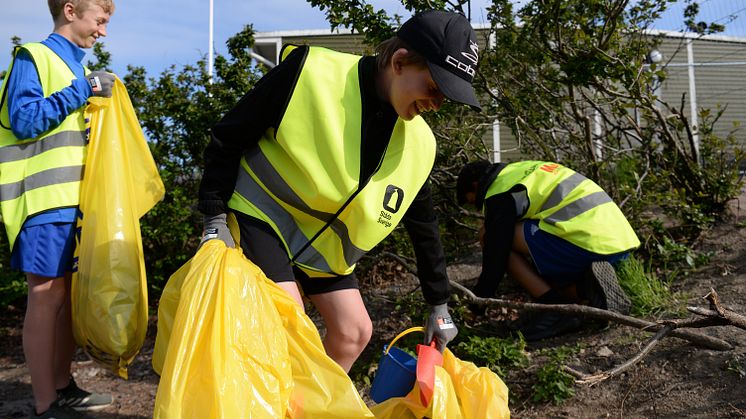 Idrottsungdomar och ICA Maxi städar Örebro