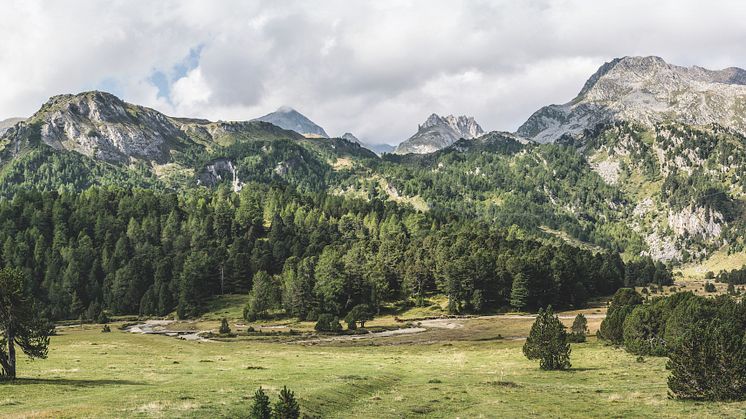 Landschaft im Gebiet der Brenno Quelle mit Lukmanierpass© Schweiz Tourismus Fototgraf_Markus Buehler-Rasom