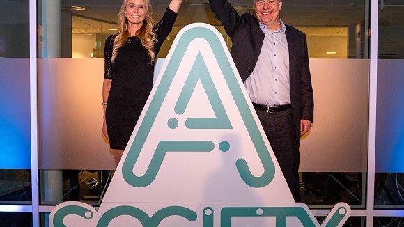 Brist på IT-kompetens hotar tillväxten. Gig-ekonomin och A Society har ett svar.