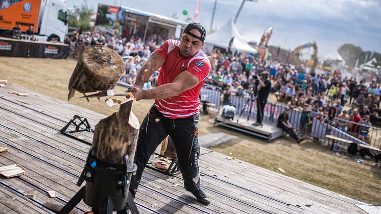 STIHL_TIMBERSPORTS_Michal_Dubicki_Standing_Block_Chop
