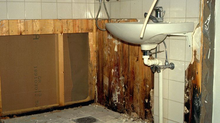 Slik kan et bad se ut etter vannets herjinger