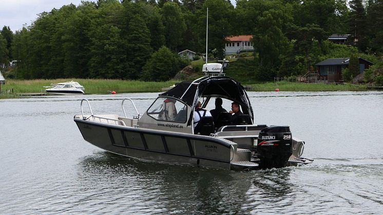Alukin DPW 750 på väg mot Åland
