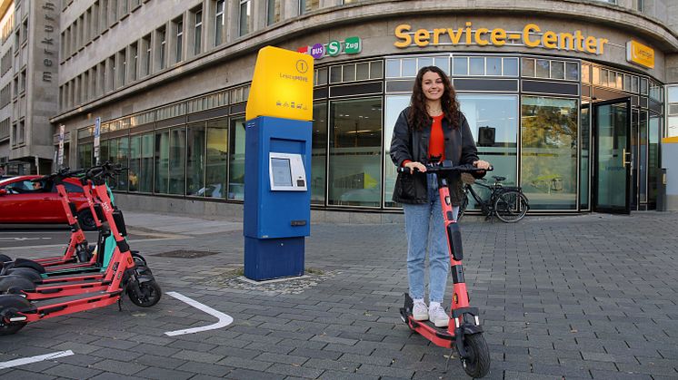 E-Scooter am Service-Center der LVB (Petersstraße)