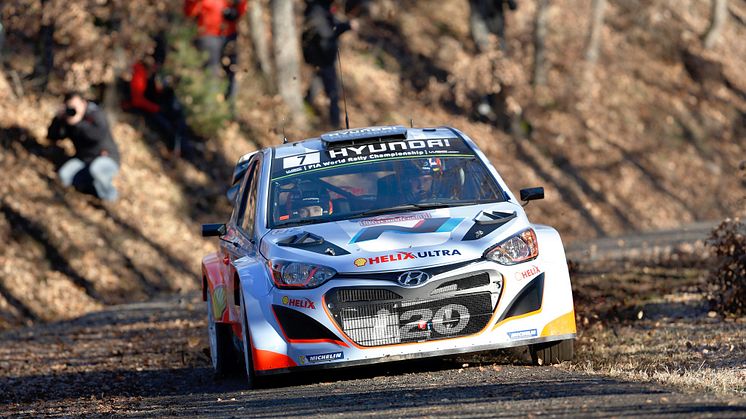 Thierry Neuville (B) klar for årets sesong