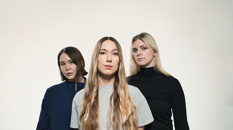 Stockholmsbandet Vero kommer den 6 maj med debutalbumet "Unsoothing Interior"och redan idag släpps singeln ”Cupid”!