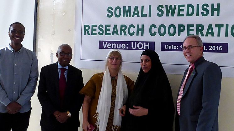 Några som medverkar i samarbetet: Mohammed Ali Hassan, alumn vid Umeå universitet; Khalif Bile Mohamud, chefredaktör för SHAJ; Maria Emmelin, Lunds universitet; Maryam Qaasim, tidigare hälsominister i Somalia; Klas-Göran Sahlén, Umeå universitet.