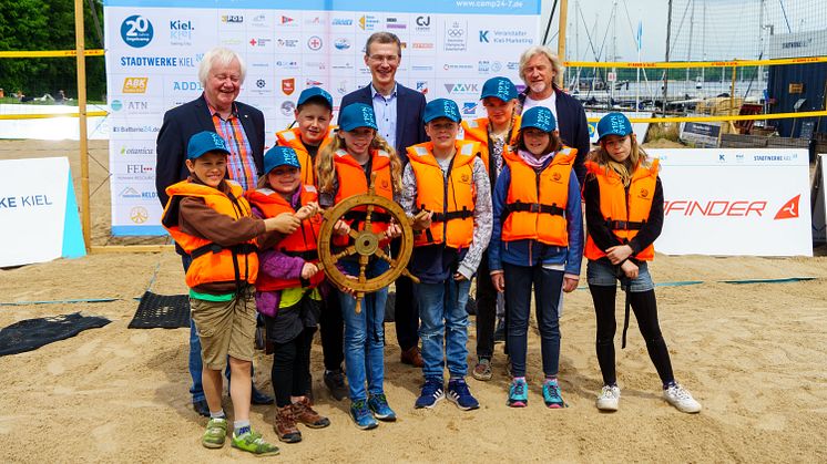 Im vergangenen Jahr 2022 feierte das Segelcamp seinen 20. Geburtstag - natürlich mit Steuerradübergabe an die Kinder