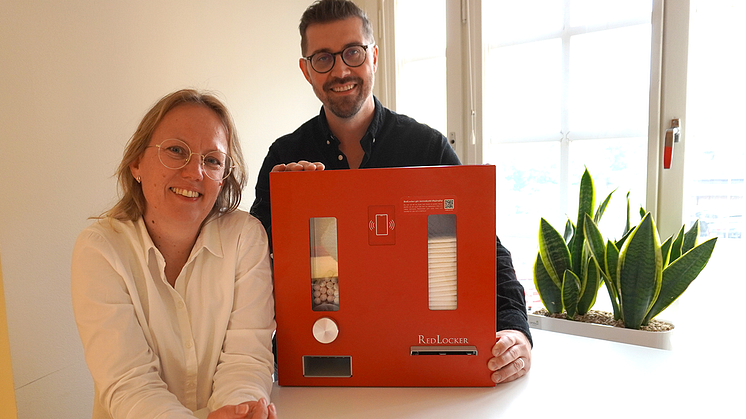 Andreas Alexandersson och Angelica Lindblad är båda skyddsombud på Växjökontoret och är nöjda med att Elitfönster har valt att investera i RedLocker.