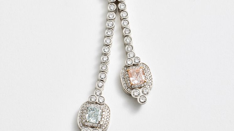 NECKLACE, platinum, blue and pink diamonds (2)