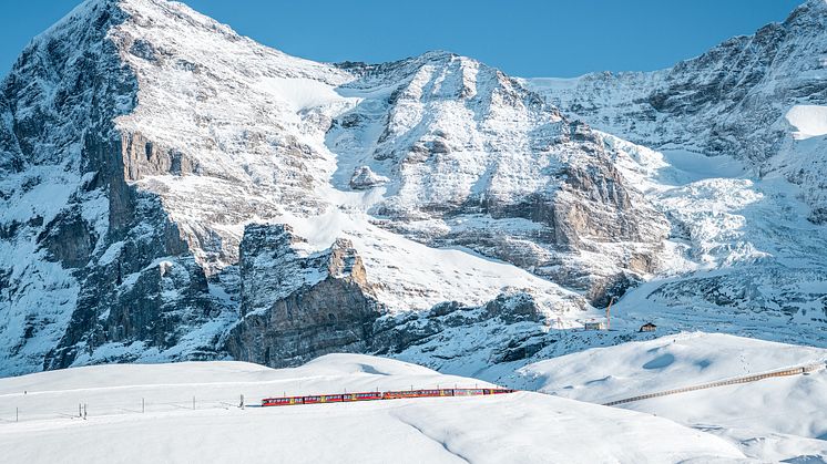 Das Skigebiet um Interlaken mit dem Zug sehr gut zu erreichen © Schweiz Tourismus / Andre Meier