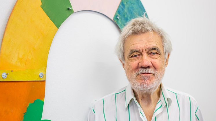 Enno Hallek framför Öppen sträng, 1993/2018