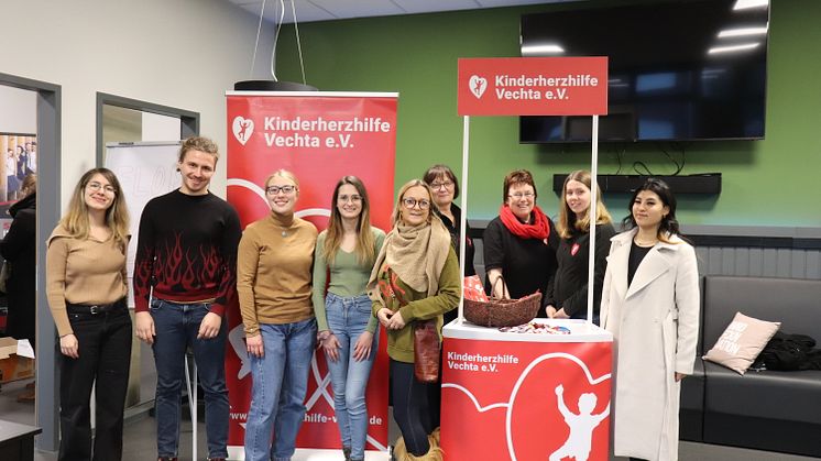 Studierende sammeln 1060 Euro mit Spendenflohmarkt für die Kinderherzhilfe