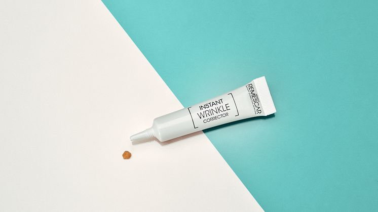 Remescar Instant Wrinkle Corrector - produkt mot bakgrund