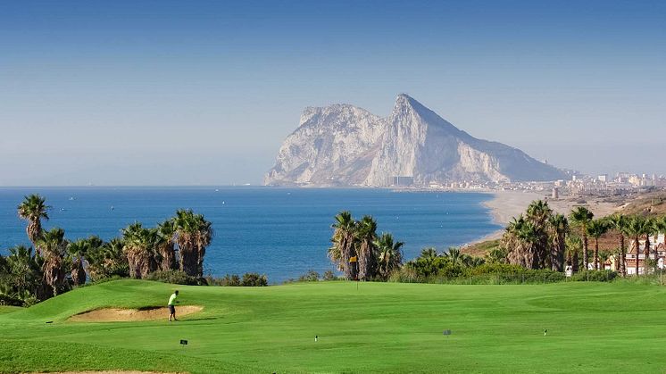 Fra Alcaidesa links golfbane spiller man med de spektakulære Gibraltarfjellene som bakteppe.