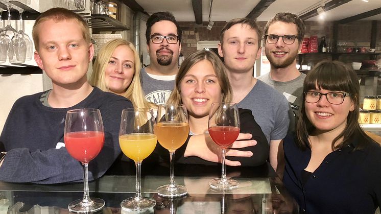 Jakob Erlandsson, Erika Månsson, Sam Svensson, Cornelia Bagewitz, Kacper Milczarek, Henning Lennman och Emelie Gustavsson från gastronomiprogrammet på Högskolan i Kristianstad. Foto: Anna Lind Lewin.