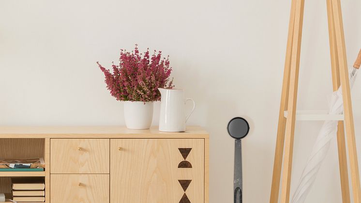WALLi svart/svart marmor är ett skohorn som med sin design blir en snygg inredningsdetalj