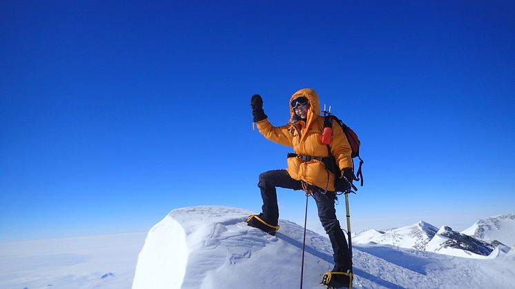 Renata Chlumska på toppen av Mount vinson