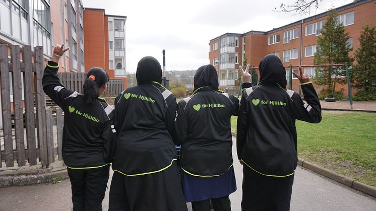 Att komma hemifrån, få en lön - och inte minst att ha härliga kollegor. Det är det bästa med Hjärta med Hjällbo, enligt Mai, Faarah, Esma och Hawalul.