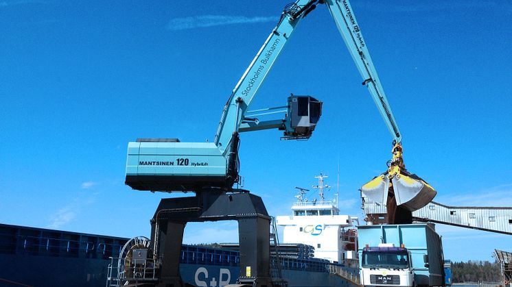 Thomas Concrete Groups VD, Hans Karlander, menar att förvärvet av Stockholms Bulk Hamn AB är en viktig affär i företagets strategi att fortsätta utveckla och framtidssäkra koncernen.