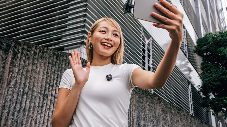 KOL Shooting DJI Mic Mini （1TX+1RX）Connecting with Phone.jpg