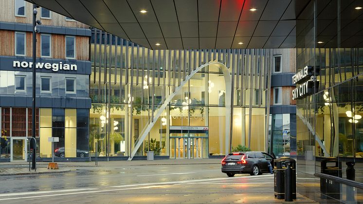 I anslutning till terminalerna och hotellen färdigställde Swedavia år 2018 kontorshuset Office One. Bild: Kjell-Arne Larsson