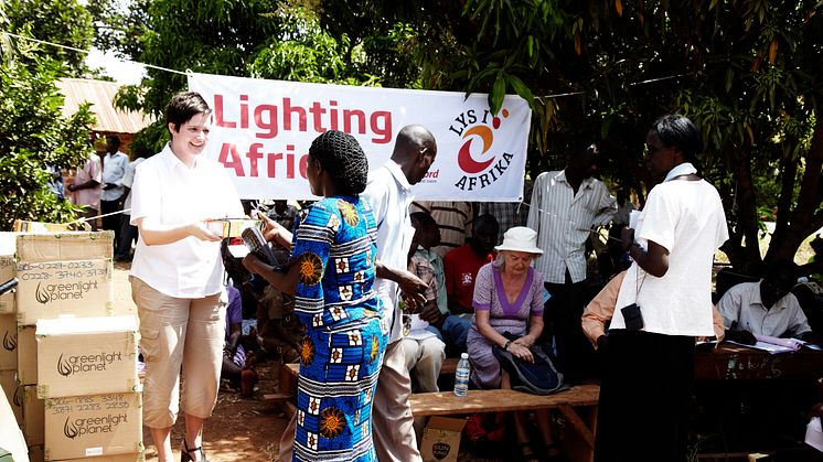 Norskt samarbeide har gitt mer miljøvennlig lys i Uganda